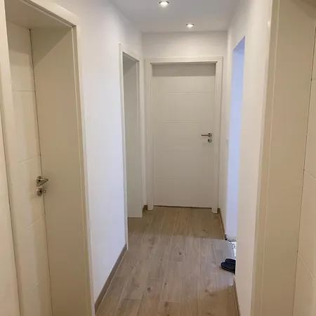 Hukic Mit 2 Schlafzimmer アパート ブランケンフェルデ＝マーロウ