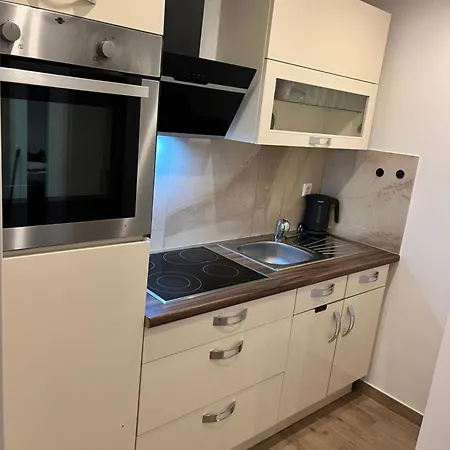 Hukic Mit 2 Schlafzimmer Apartman *