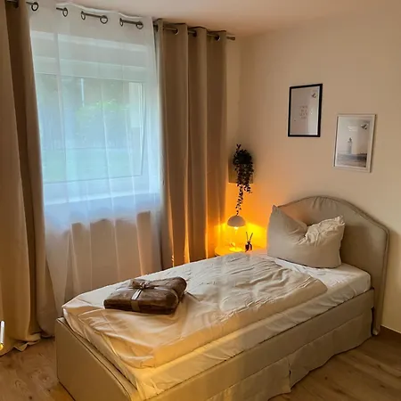 Hukic Mit 2 Schlafzimmer ブランケンフェルデ＝マーロウ